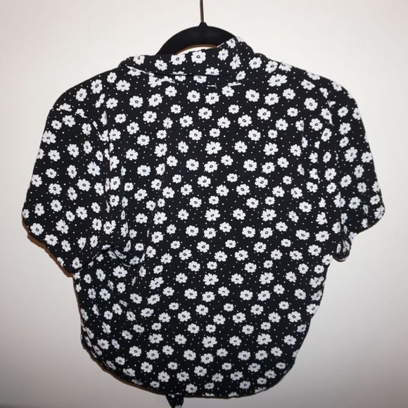 Black forever 21 blouse - Picture 2 of 2
